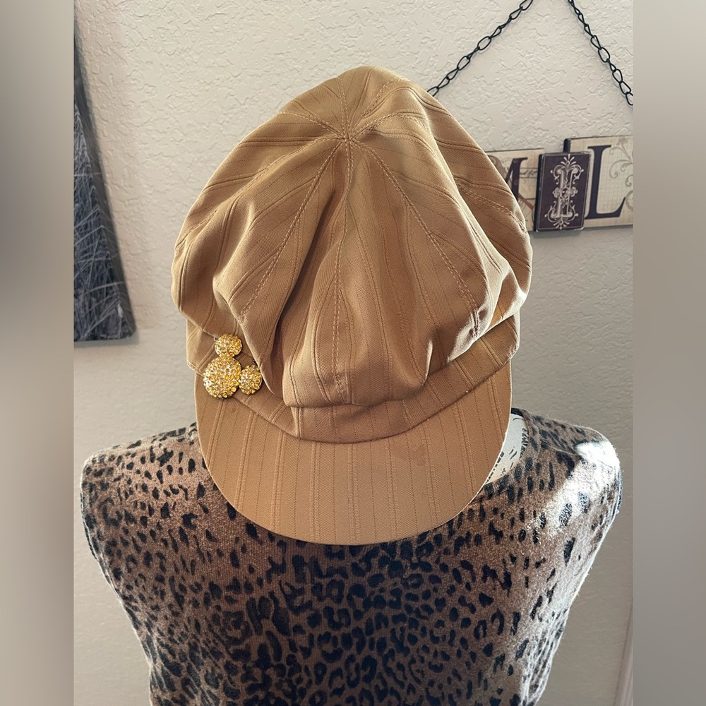 ✨ Disneyland Resort Newsboy Hat Gold Mickey Tan Yellow Rhinestone Pin Vintage